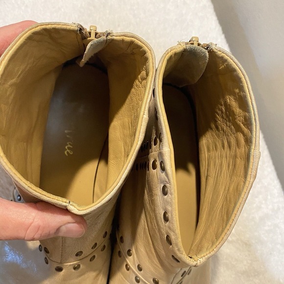 Diba True Good Sign Size 9.5 Luggage Leather Bootie Ankle Studded Tan/Beige - Picture 7 of 7